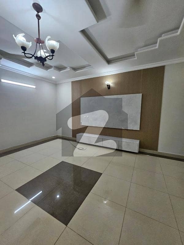 35x70 10 Marla Beautiful House For Sale in G-13 35x70 10 Marla Beautiful House For Sale in G-13