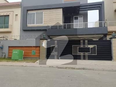 بحریہ ٹاؤن سیکٹر سی بحریہ ٹاؤن,لاہور میں 5 کمروں کا 10 مرلہ مکان 1.25 لاکھ میں کرایہ پر دستیاب ہے۔