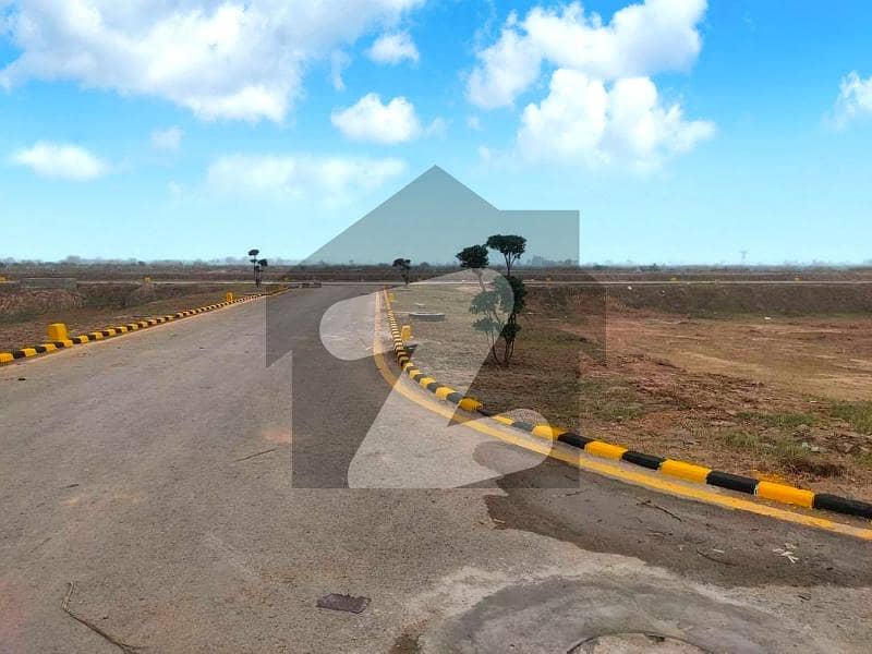 5 Marla Park Facing Fresh Plot For Sale