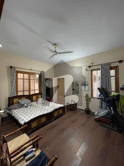 6 Bed DD 240 Yard West Open Main Rashid Minhas Road Gulshan Iqbal 10A