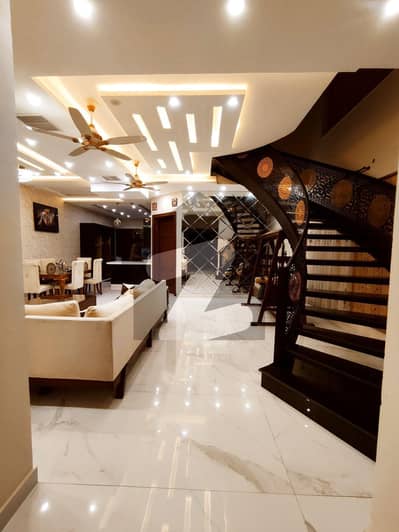 بحریہ ٹاؤن فیز 8 ۔ سفاری ویلی بحریہ ٹاؤن فیز 8,بحریہ ٹاؤن راولپنڈی,راولپنڈی میں 5 کمروں کا 8 مرلہ مکان 2.5 کروڑ میں برائے فروخت۔ بحریہ ٹاؤن فیز 8 ۔ سفاری ویلی بحریہ ٹاؤن فیز 8,بحریہ ٹاؤن راولپنڈی,راولپنڈی میں 5 کمروں کا 8 مرلہ مکان 2.5 کروڑ میں برائے فروخت۔