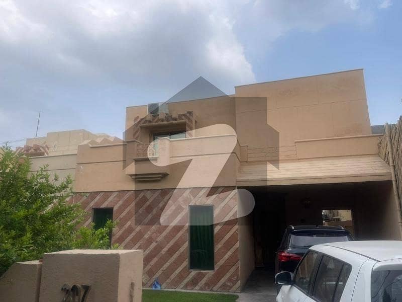 10 Marla Beautiful House Well Maintained and Furnished