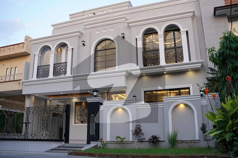 10 Marla Beautiful Bungalow For Sale 10 Marla Beautiful Bungalow For Sale