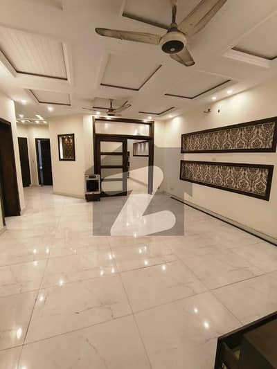 10 Marla New Condition Ground Portion With Gass For Rent
