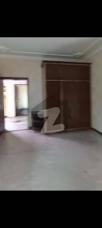 علامہ اقبال ٹاؤن لاہور میں 2 کمروں کا 10 مرلہ بالائی پورشن 55.0 ہزار میں کرایہ پر دستیاب ہے۔
