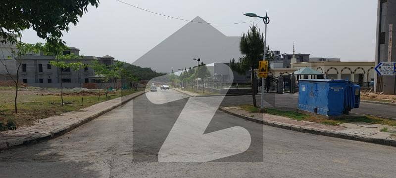 Top Notch Heighted Plot With Extra Land Top Notch Heighted Plot With Extra Land