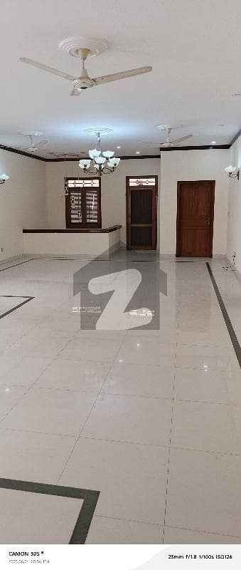 ڈی ایچ اے فیز 6 ڈی ایچ اے ڈیفینس,کراچی میں 6 کمروں کا 1 کنال مکان 4.25 لاکھ میں کرایہ پر دستیاب ہے۔