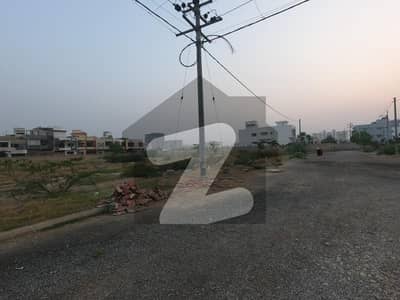 Plot For Sale 600 Square Yard Single Belt West Open