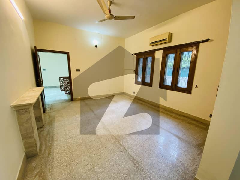 F-8 Old House Available For Sale