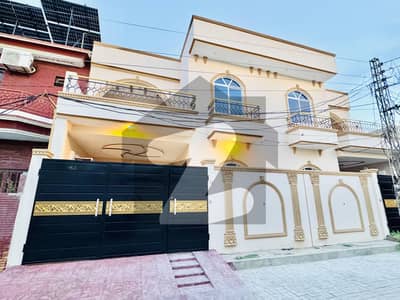 نشیمن کالونی ملتان میں 4 کمروں کا 5 مرلہ مکان 1.6 کروڑ میں برائے فروخت۔