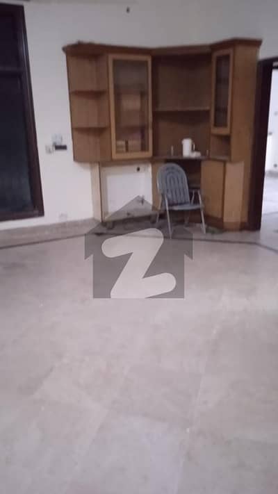 Ideal, One Kanal Upper Portion for Rent facing Wahdat Road with Cap Parking.
