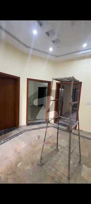 کینٹ ملتان میں 3 کمروں کا 1 کنال بالائی پورشن 55.0 ہزار میں کرایہ پر دستیاب ہے۔