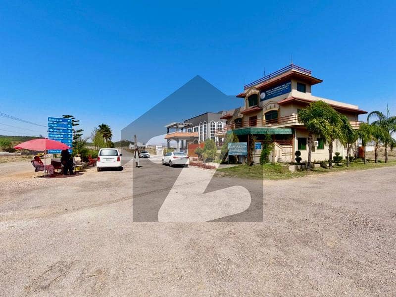 Main Boulavard Pair Plot For Sale Main Boulavard Pair Plot For Sale