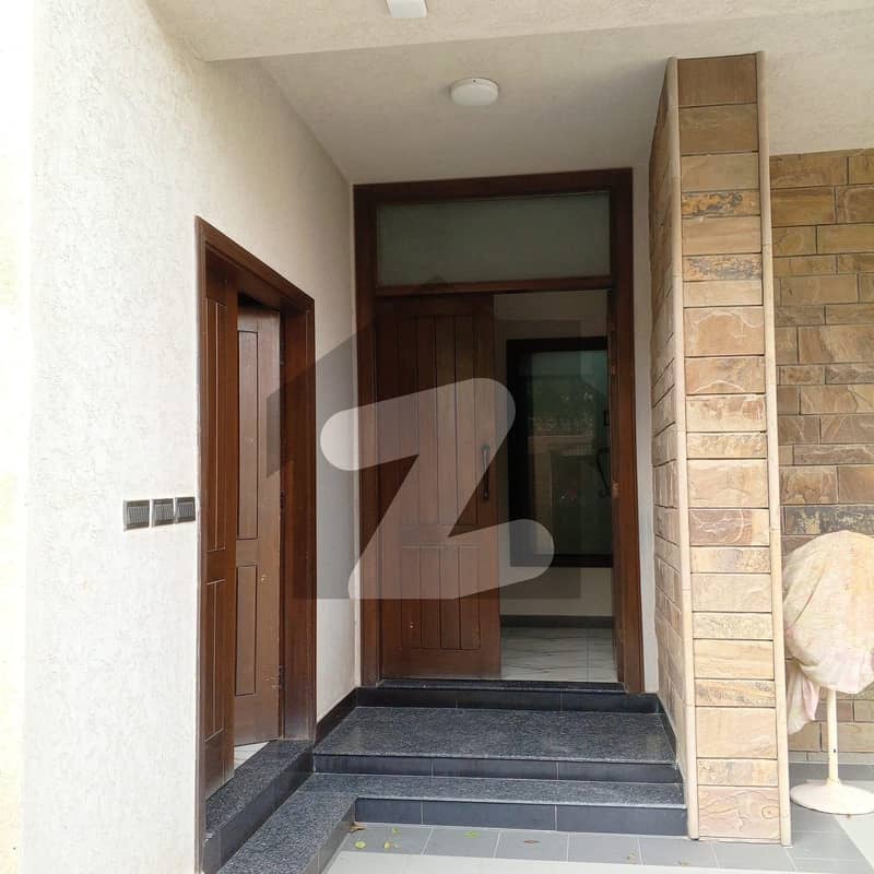 500 Yards Beautiful Bungalow Available For Sale