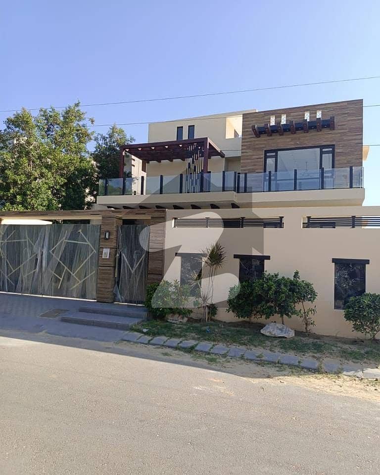 1000 Yards Modern Architecture Bungalow For Sale