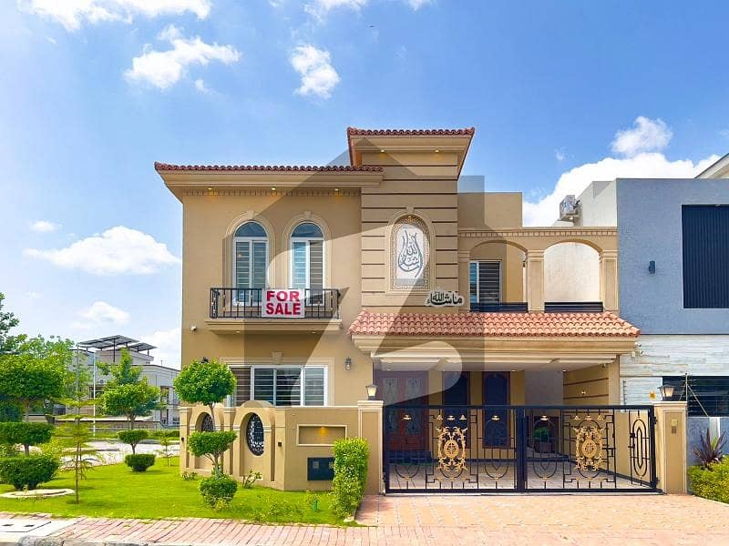 10 Marla Corner Designer House 5 Bedrooms Prime Location 10 Marla Corner Designer House 5 Bedrooms Prime Location