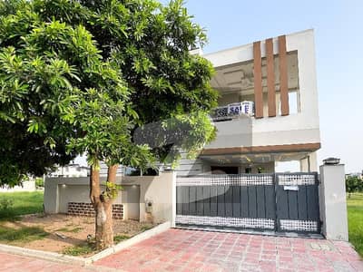 بحریہ ٹاؤن فیز 8 بحریہ ٹاؤن راولپنڈی,راولپنڈی میں 5 کمروں کا 10 مرلہ مکان 3.35 کروڑ میں برائے فروخت۔