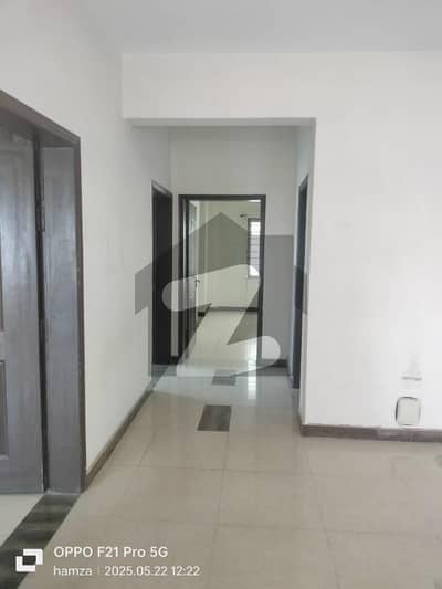 12 MARLA 4 BEDROOM FLAT AVAILBLE FOR RENT IN ASKARI 11 LAHORE