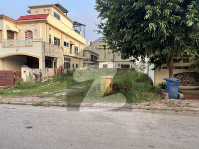 Exclusive Opportunity: Premium Plot in Street 10 Sector C1, Bahria Enclave Back Open with Lawn Exclusive Opportunity: Premium Plot in Street 10 Sector C1, Bahria Enclave Back Open with Lawn