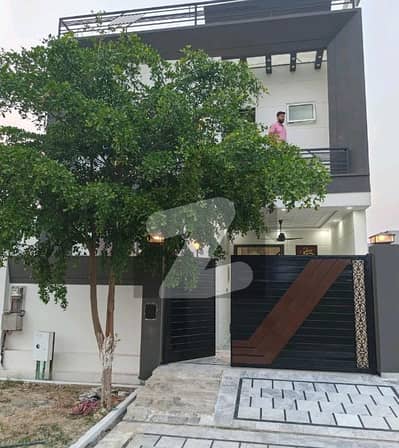 Gorgeous Prime Location 5 Marla House For sale Available In Royal Palm City