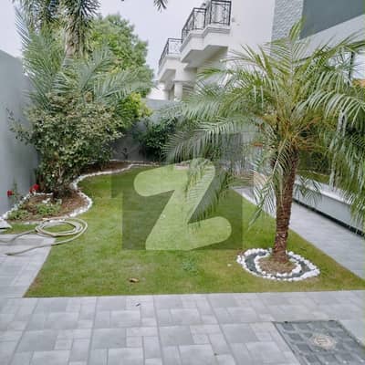 1 Kanal Modern Design Bungalow For Sale In Lake City Lahore 5 Years old 6 Beds 7 Bathroom 40 feet road