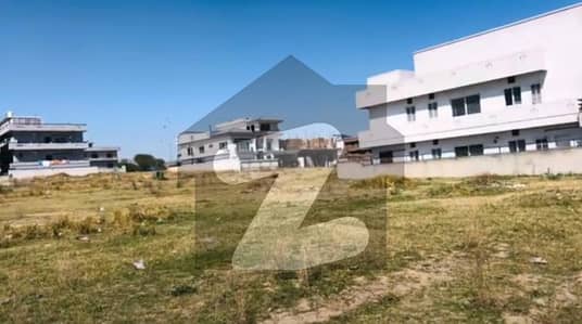 14 Marla COrner Park Facing Plot Available For Sale | Best For Investment