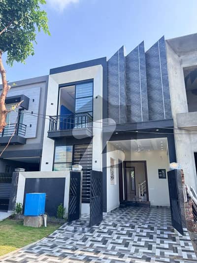 بینکرس ایوینیو کوآپریٹو ہاؤسنگ سوسائٹی لاہور میں 3 کمروں کا 5 مرلہ مکان 2.1 کروڑ میں برائے فروخت۔