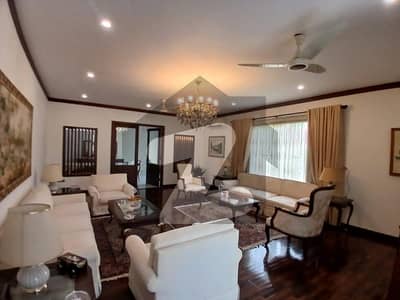 Defence 1000 Yard Slightly Used Bungalow For Sale
