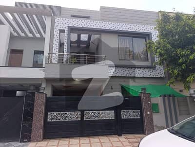 بحریہ ٹاؤن سیکٹر ای بحریہ ٹاؤن,لاہور میں 3 کمروں کا 5 مرلہ مکان 2.1 کروڑ میں برائے فروخت۔