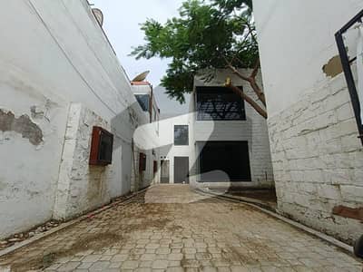 2500 Sq Ft Showroom/Shop for Rent Clifton Block 5