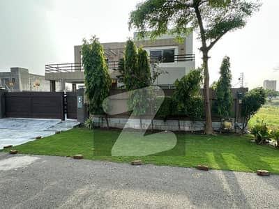 ڈی ایچ اے فیز 7 - بلاک پی فیز 7,ڈیفنس (ڈی ایچ اے),لاہور میں 6 کمروں کا 1 کنال مکان 7.4 کروڑ میں برائے فروخت۔