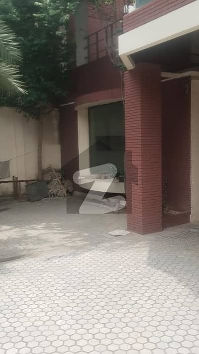 10 MARLA HOUSE FOR RENT IN GULBERG 3 LAHORE