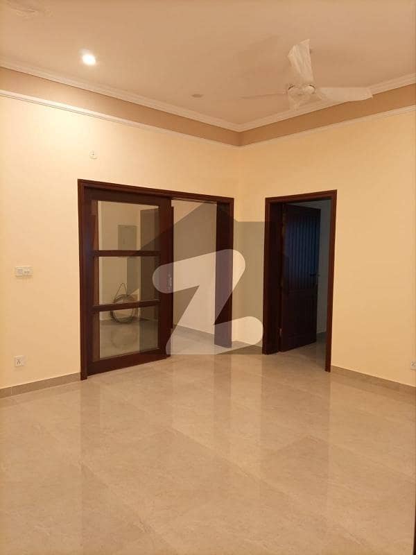 ای ۔ 11 اسلام آباد میں 3 کمروں کا 1 کنال زیریں پورشن 2.0 لاکھ میں کرایہ پر دستیاب ہے۔ ای ۔ 11 اسلام آباد میں 3 کمروں کا 1 کنال زیریں پورشن 2.0 لاکھ میں کرایہ پر دستیاب ہے۔