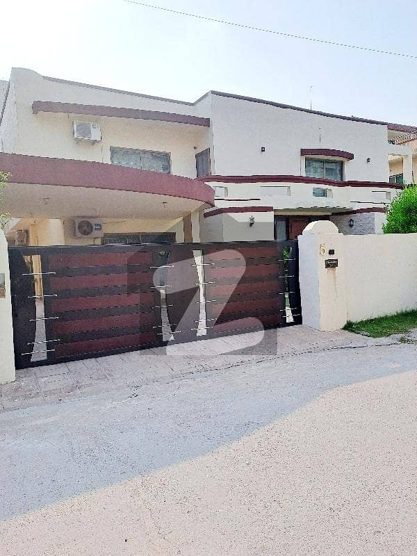 بنی گالہ اسلام آباد میں 6 کمروں کا 1 کنال مکان 10.5 کروڑ میں برائے فروخت۔