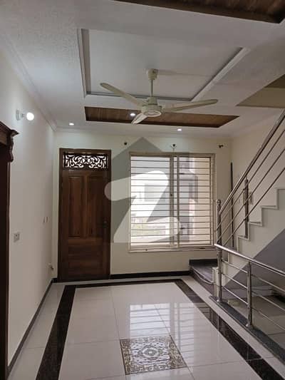Full House For Rent Size 25*40  In G13