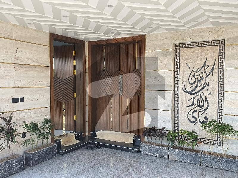 بحریہ ٹاؤن فیز 8 بحریہ ٹاؤن راولپنڈی,راولپنڈی میں 5 کمروں کا 10 مرلہ مکان 4.9 کروڑ میں برائے فروخت۔