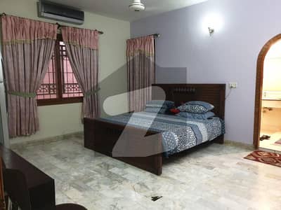 400 SQ YARDS 1ST FLOOR PORTION FOR RENT