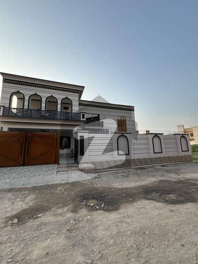 ورسک روڈ پشاور میں 5 کمروں کا 12 مرلہ مکان 3.5 کروڑ میں برائے فروخت۔