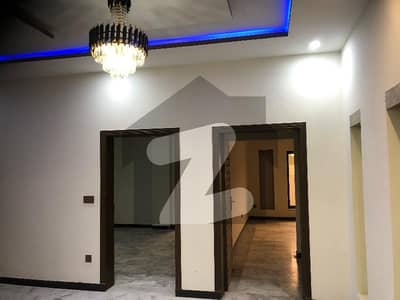 ٹاپ سٹی 1 اسلام آباد میں 6 کمروں کا 10 مرلہ مکان 1.3 لاکھ میں کرایہ پر دستیاب ہے۔