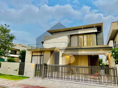 Modern Design Corner House Near To Central Park For Sale