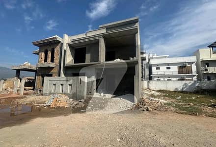 10 Marla House In Bani Gala For Sale At Good Location