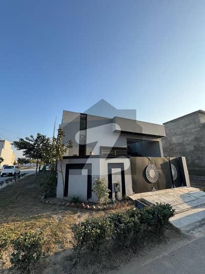 Al Majid Offer 5 Marla Slightly Used Corner House Near to Park