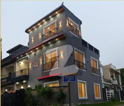 Al Majid Offer 5 Marla Brand New Corner House Near To Park