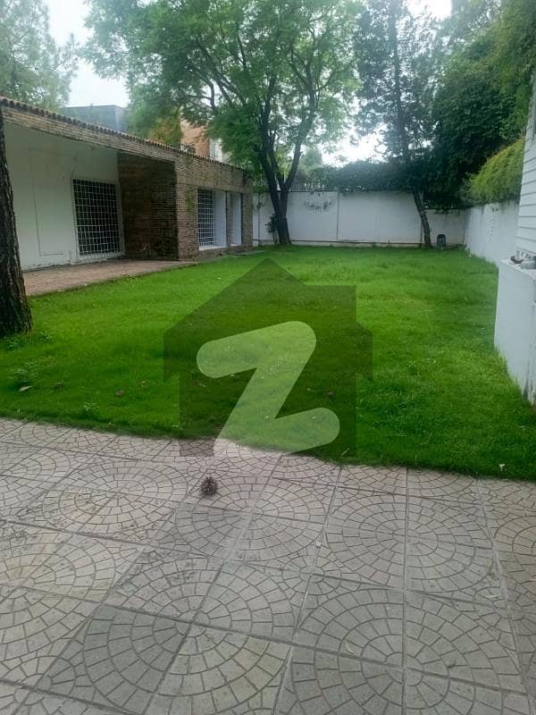 ایف ۔ 8 اسلام آباد میں 5 کمروں کا 3 کنال مکان 63.0 کروڑ میں برائے فروخت۔