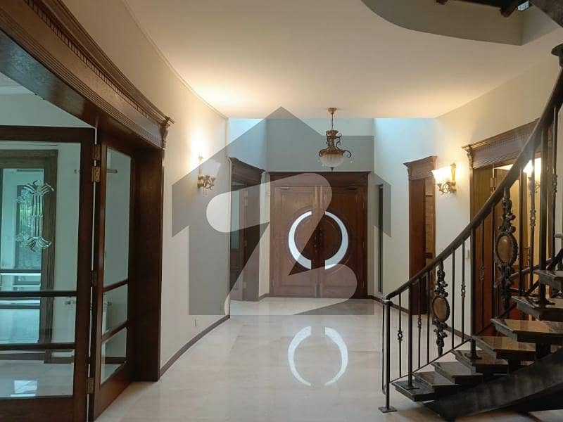 ایف ۔ 8 اسلام آباد میں 5 کمروں کا 1 کنال مکان 8.5 لاکھ میں کرایہ پر دستیاب ہے۔