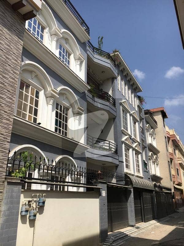 6 Flats for sale ( 17 Marla area )