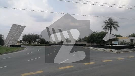 کینال ایکسپریس فیصل آباد میں 1 کنال رہائشی پلاٹ 2.9 کروڑ میں برائے فروخت۔