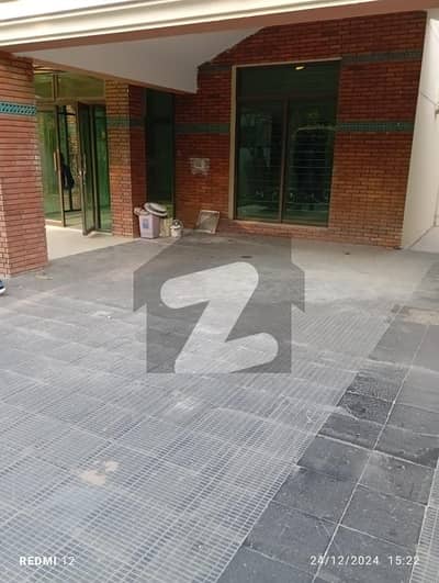 ڈی ایچ اے فیز 2 - بلاک آر فیز 2,ڈیفنس (ڈی ایچ اے),لاہور میں 4 کمروں کا 2 کنال مکان 12.0 کروڑ میں برائے فروخت۔