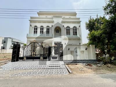 کینال ویو - سیکٹر 3 کینال ویو ہاؤسنگ سکیم,گوجرانوالہ میں 6 کمروں کا 10 مرلہ مکان 4.5 کروڑ میں برائے فروخت۔