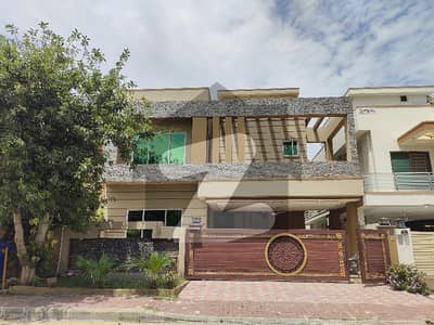بحریہ ٹاؤن فیز 8 ۔ بلاک ای بحریہ ٹاؤن فیز 8,بحریہ ٹاؤن راولپنڈی,راولپنڈی میں 5 کمروں کا 10 مرلہ مکان 3.5 کروڑ میں برائے فروخت۔